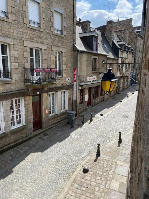 Appartement En Plein Coeur Historique De دينان المظهر الخارجي الصورة