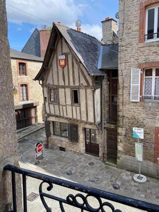 Appartement En Plein Coeur Historique De دينان المظهر الخارجي الصورة